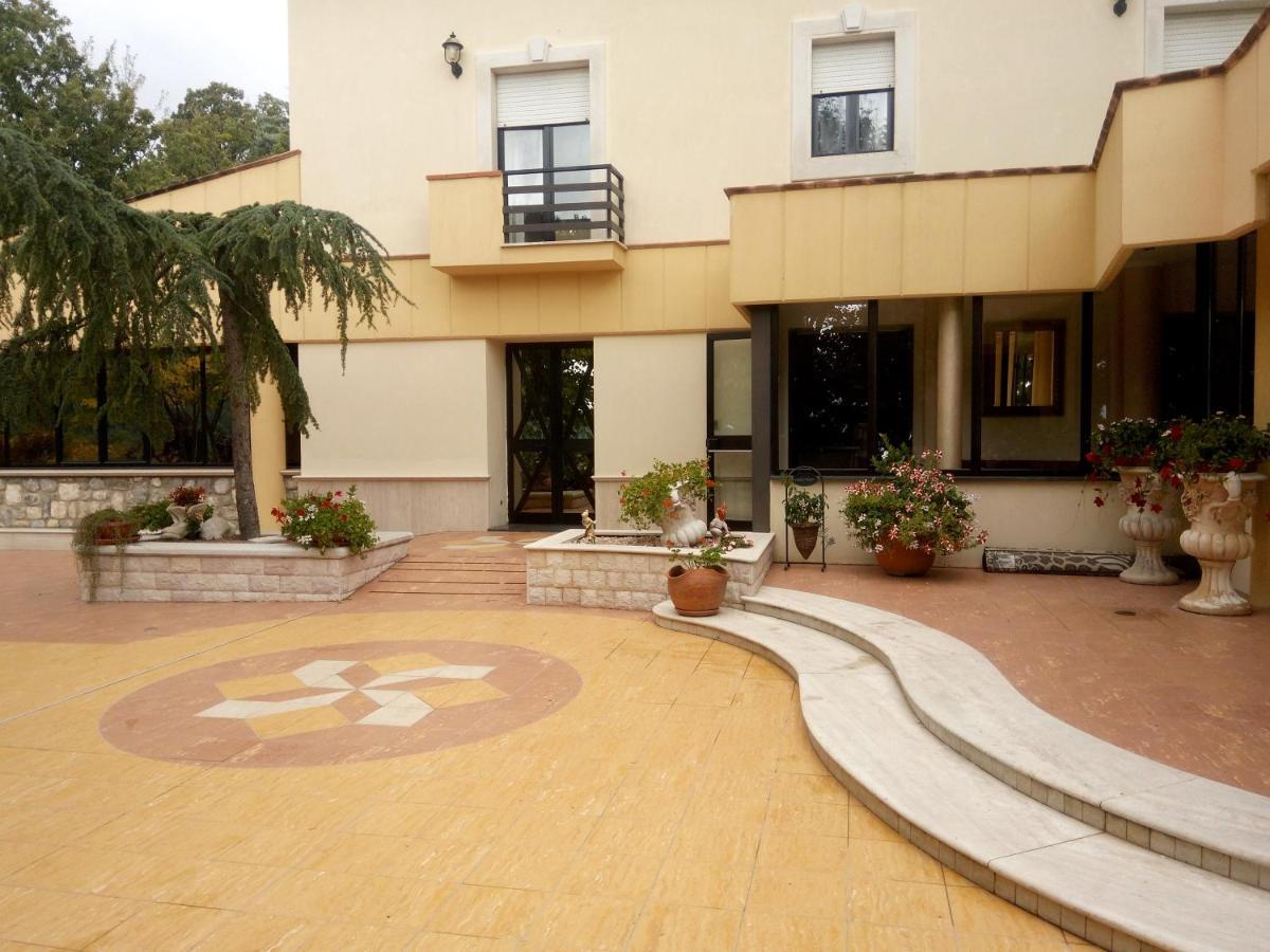 Hotel Al Querceto Tocco Caudio Eksteriør bilde
